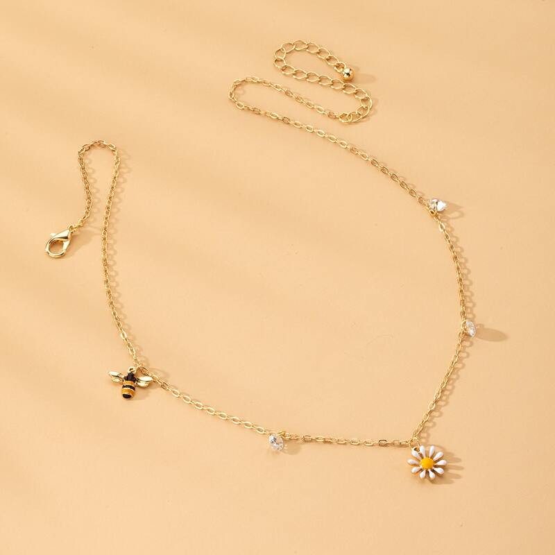 

Daisy Charm Necklace, Gold