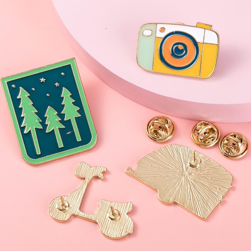 

4pcs Car Design Brooch, Multicolor