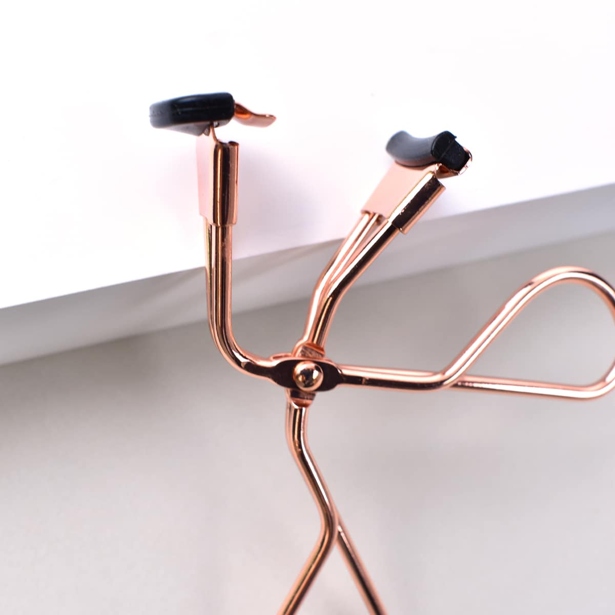 

1pc Segmented Eyelash Curler, Gold