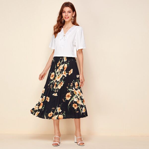 

Tie Neck Schiffy Panel Top and Pleated Floral Skirt Set, Multicolor