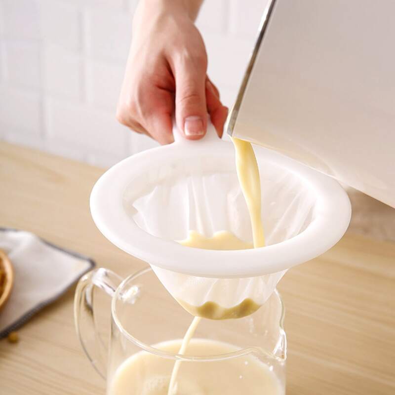 

Mesh Strainer With Handle, White