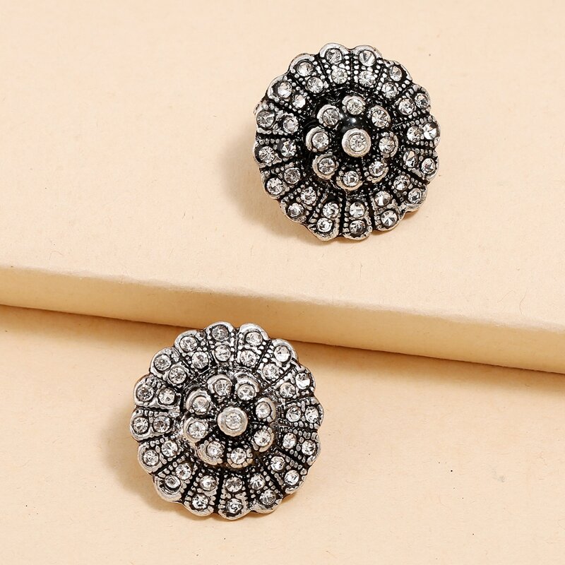 

1pair Rhinestone Engraved Round Design Stud Earrings, Silver