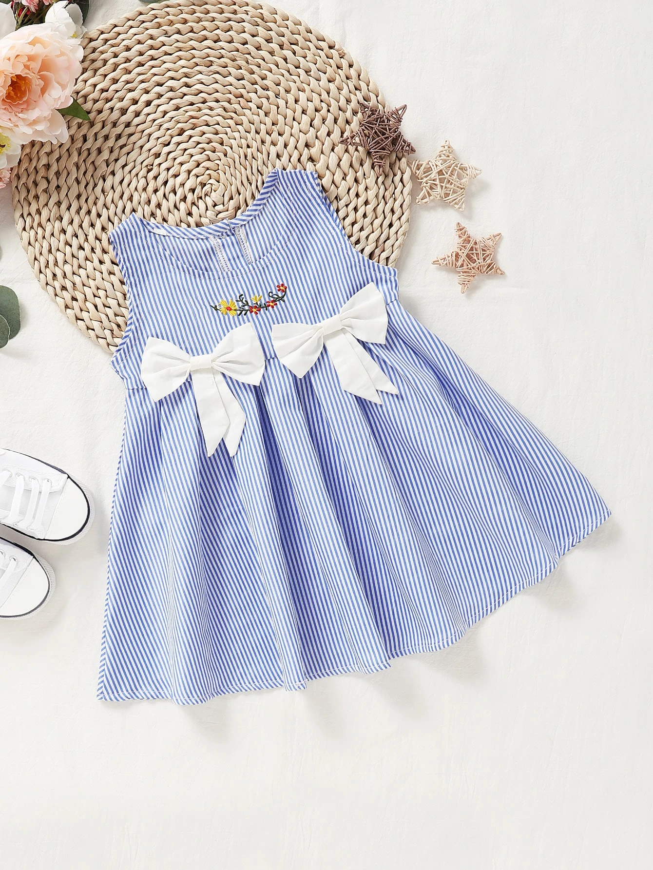 Blått och Vitt Rosett Blommig Enkel Baby Klänning | SHEIN SE Blommig klänning Blå Kids KappAhl | Baby dress