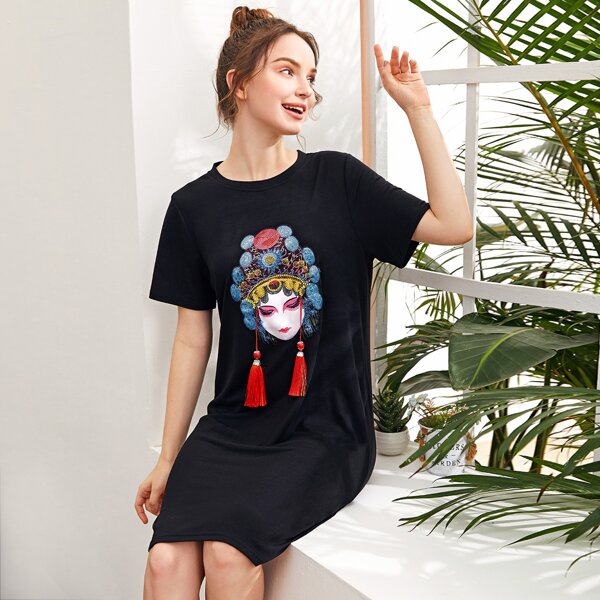 

Peking Opera Figure Print Tee Dress, Black