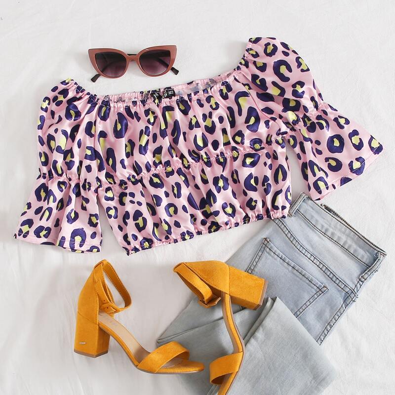 

Flounce Sleeve Ruched Leopard Crop Top, Baby pink