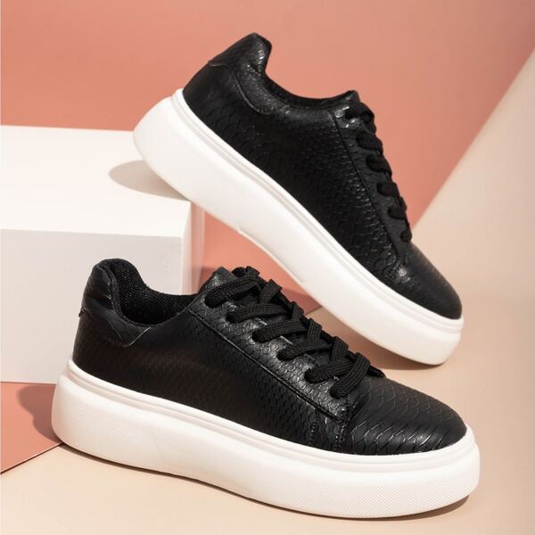 

Lace-up Front Skate Shoes, Black