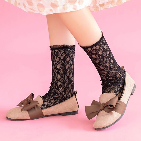 

Flower Pattern Lace Socks, White