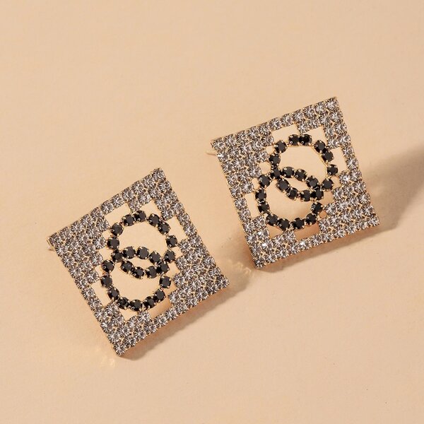 

Rhinestone Engraved Stud Earrings, Gold