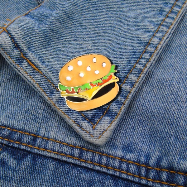 

Hamburger Shaped Brooch, Gold