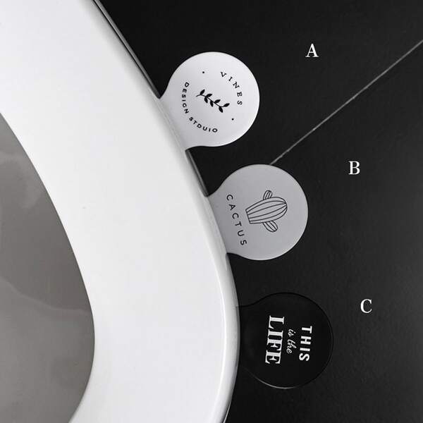 

1pc Letter Graphic Toilet Seat Lifter Handle, Black and white