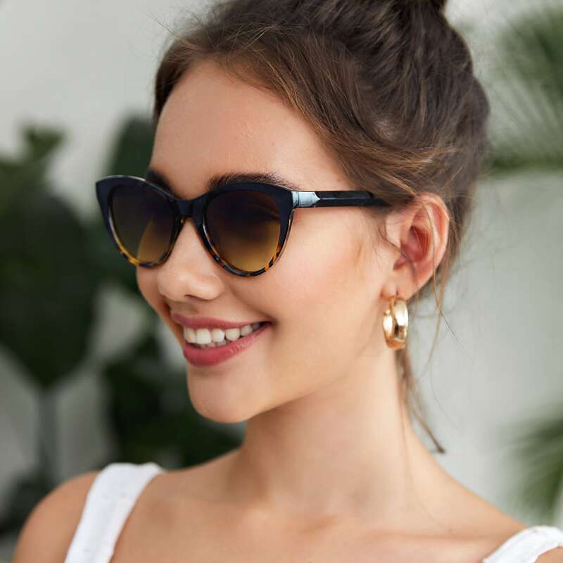 

Tortoiseshell Frame Cat Eye Sunglasses With Case, Multicolor