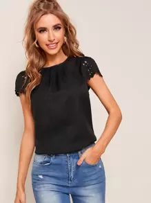 SHEIN Clasi 貝殼邊鐳射剪裁袖後鎖孔上衣 - 黑色 - 查看 1