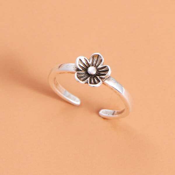 

Flower Decor Ring, Silver