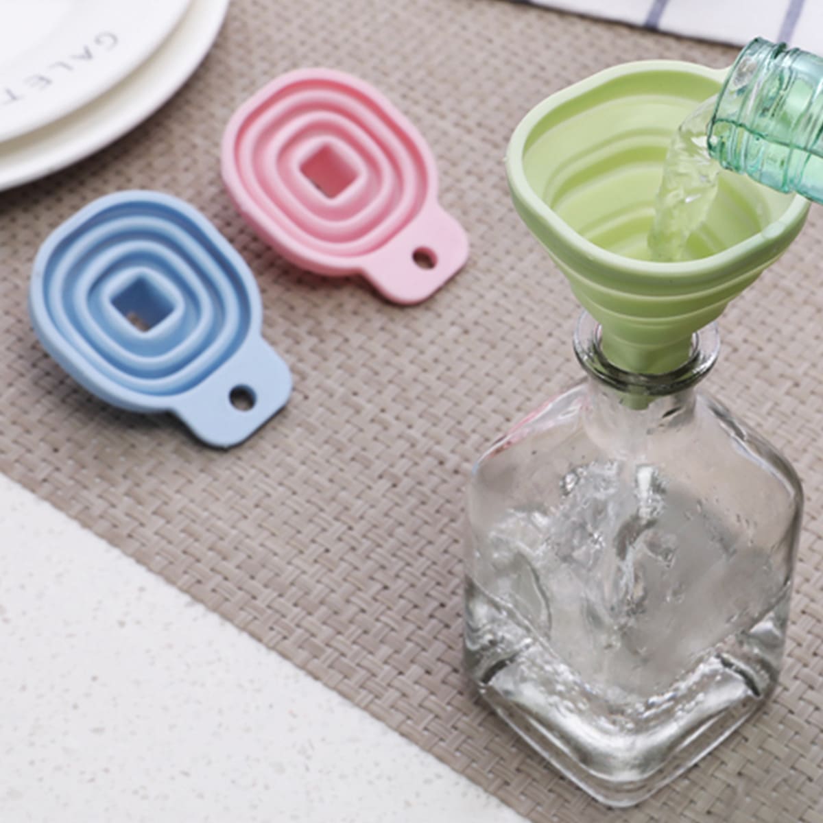 

1pc Solid Foldable Funnel, Multicolor