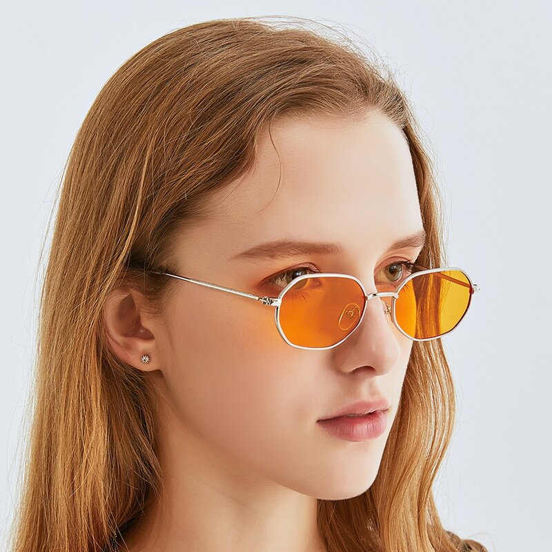 

Metal Frame Tinted Lens Sunglasses