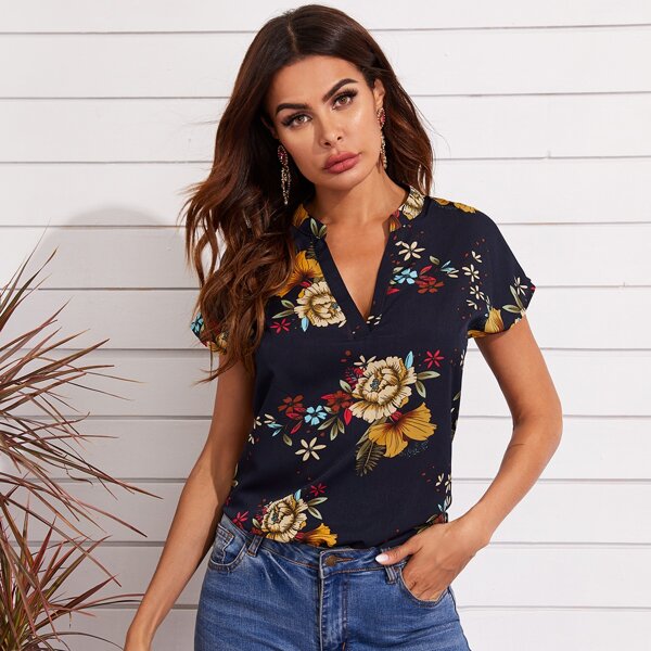 

Notched Neck Curved Hem Floral Print Top, Navy blue