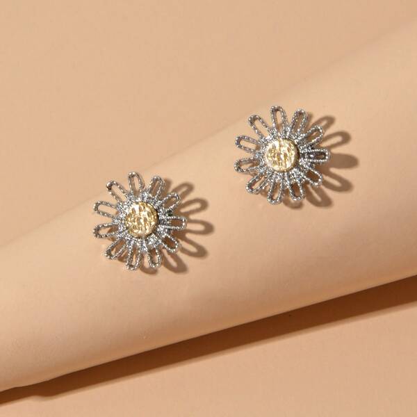 

Hollow Out Flower Stud Earrings, Silver