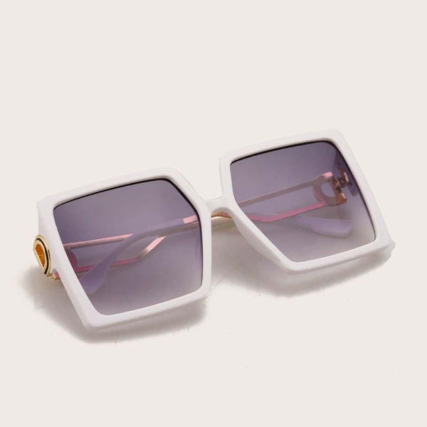 

Square Frame Tinted Lens Sunglasses