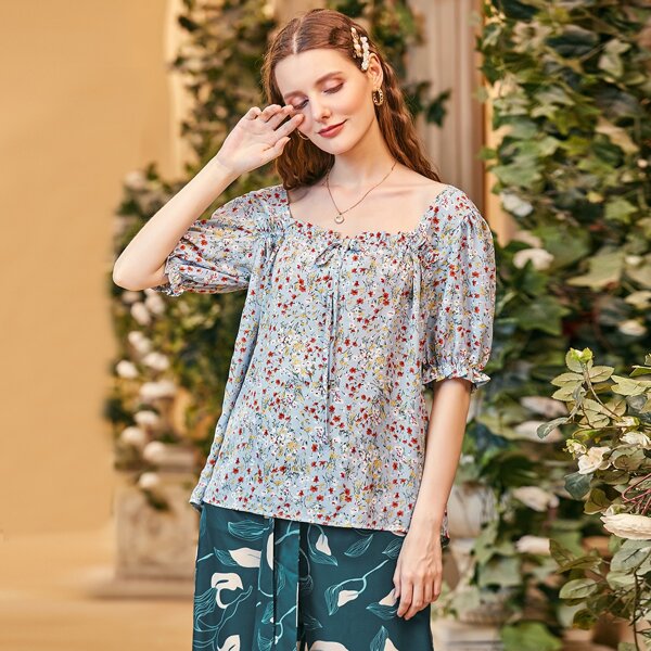

Ditsy Floral Tie Front Blouse, Multicolor