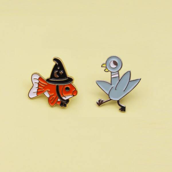 

2pcs Fish Shaped Brooch, Multicolor