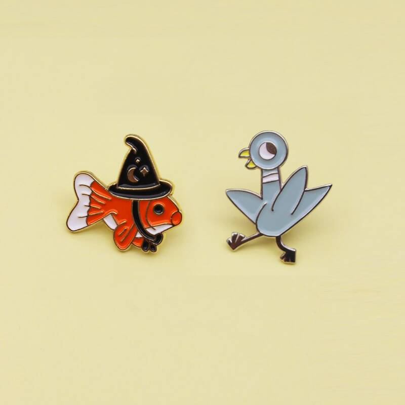 

2pcs Fish Shaped Brooch, Multicolor