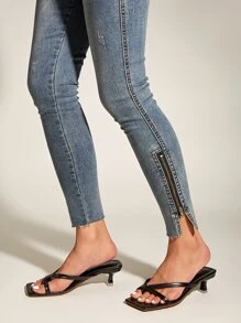 Minimalist Toe Post Kitten Heels Sandals - Black - View 5