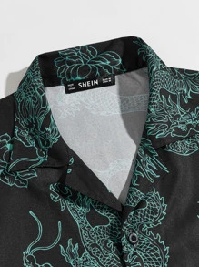 Manfinity RebelGame Camisa con estampado de dragón de cuello V - Negro - Ver 4