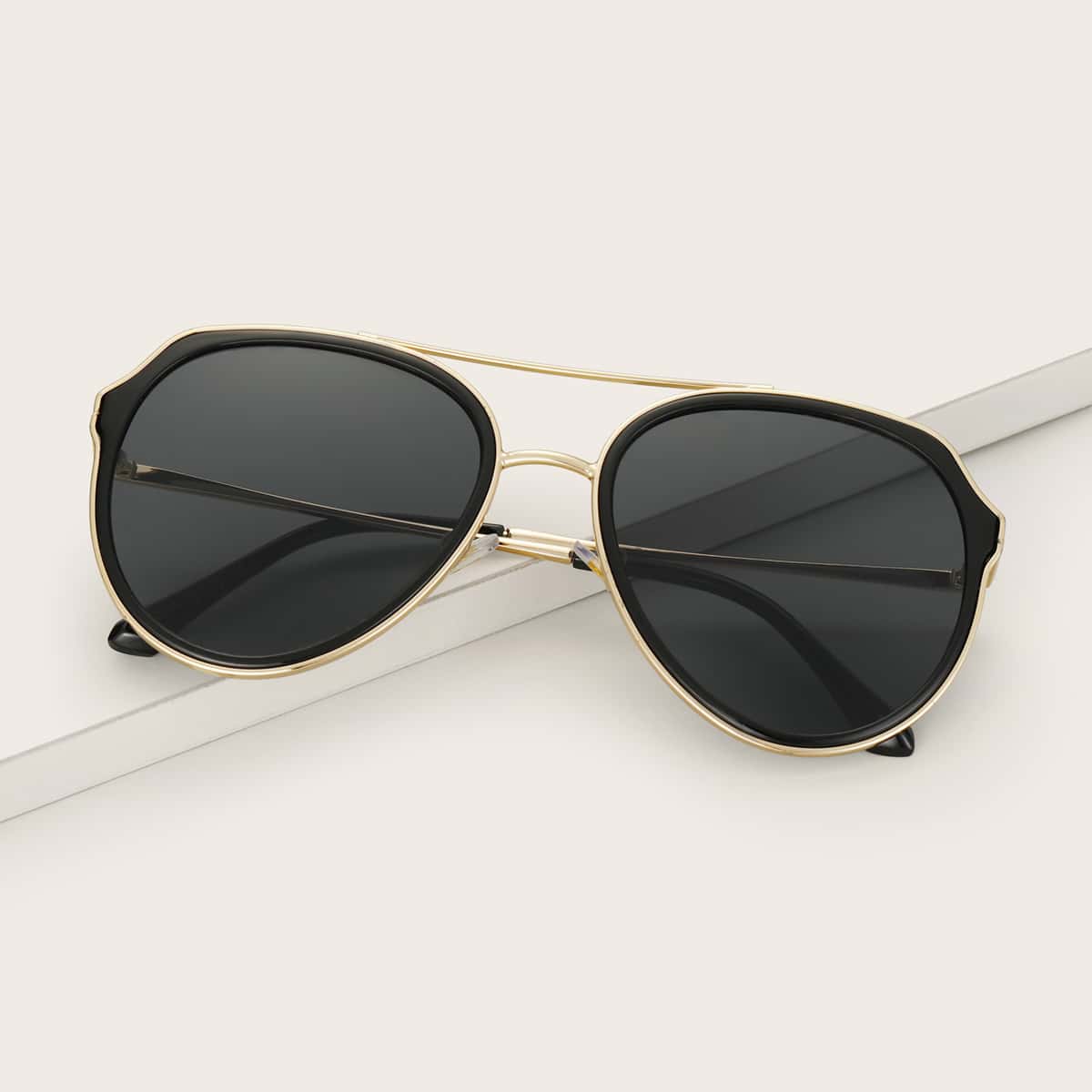 

Top Bar Sunglasses With Case, Black