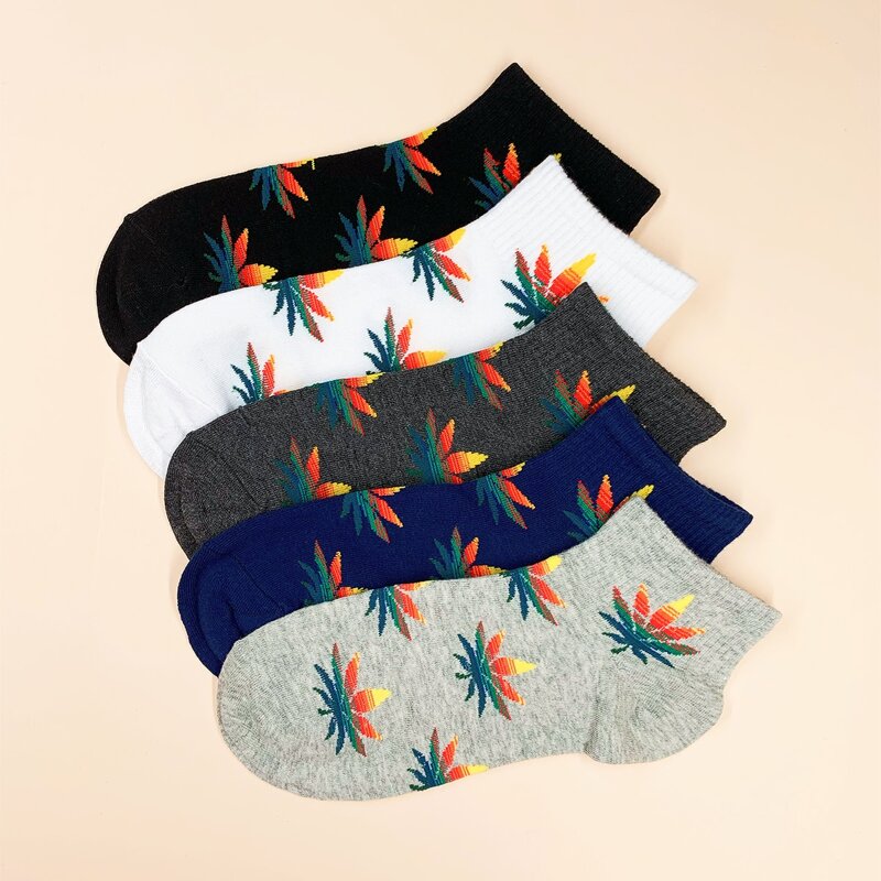 

Guys Maple Leaf Pattern Socks, Multicolor