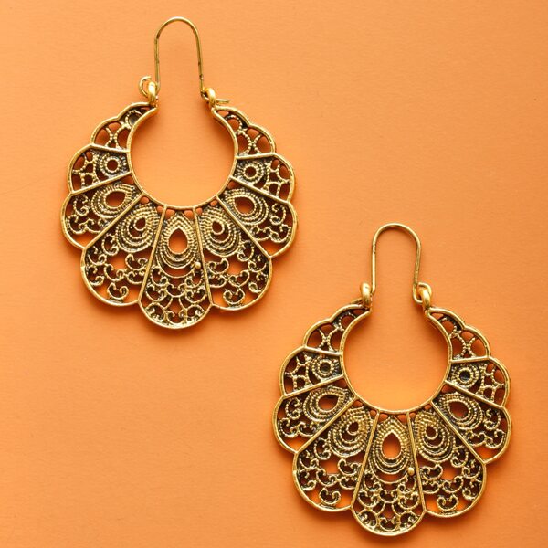 

Hollow Out Floral Shaped Earrings, Gold