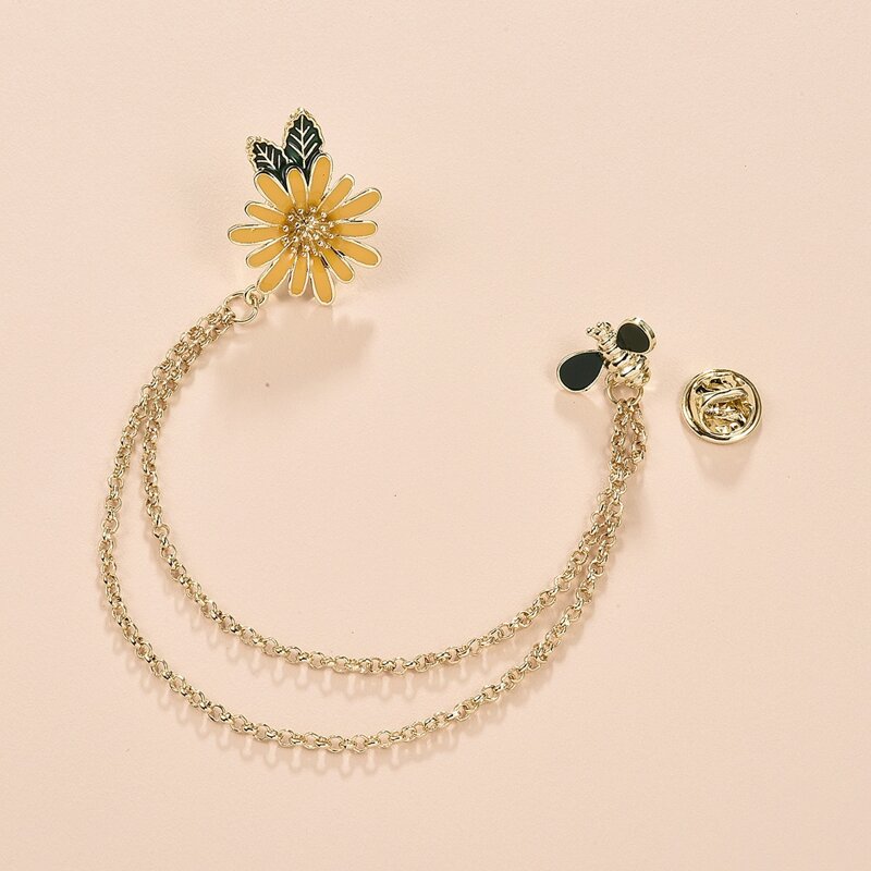 

Chain Decor Floral Brooch, Gold