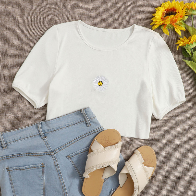 

Flower Embroidery Crop Tee, White