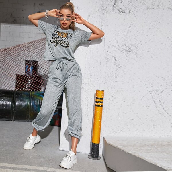 

Tiger & Letter Graphic Tee & Knotted Sweatpants Set, Light grey