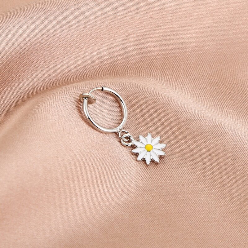 

1pc Daisy Charm Drop Earring, Silver