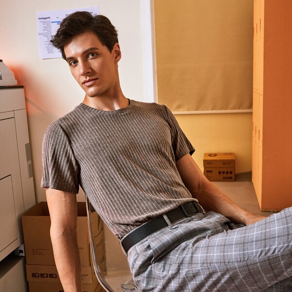 

Men Solid Rib-Knit Tee, Mocha brown