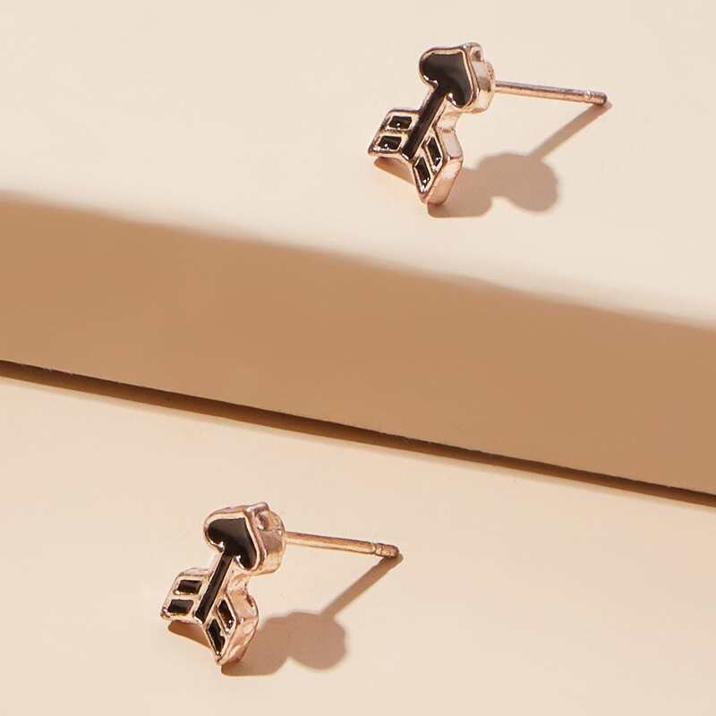

1pair Heart Shaped Stud Earrings, Black