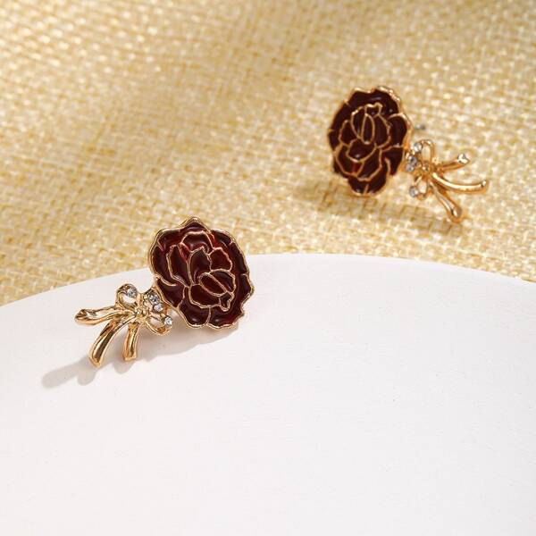 

Rose Design Stud Earrings, Gold
