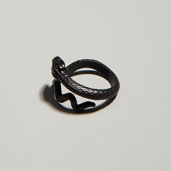 

Serpentine Shaped Ring, Black