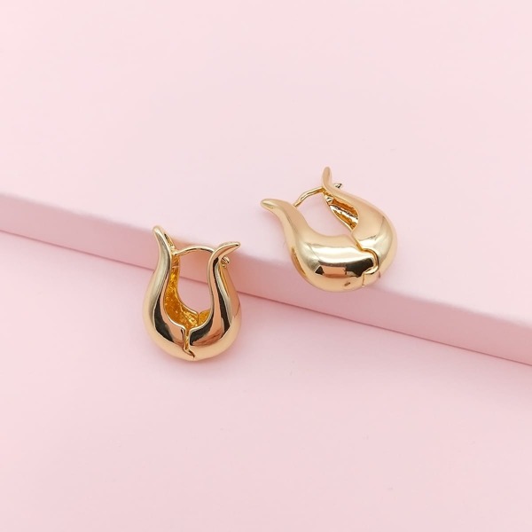 

Structured Hoop Earrings, Gold