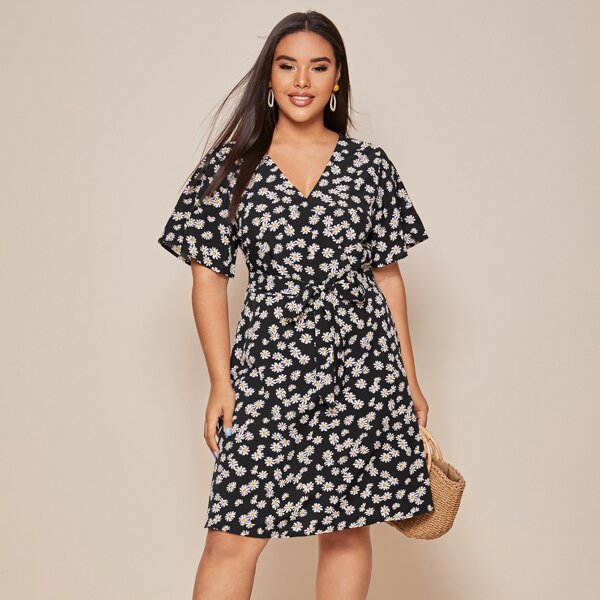 

Plus Allover Daisy Floral Belted Dress, Black