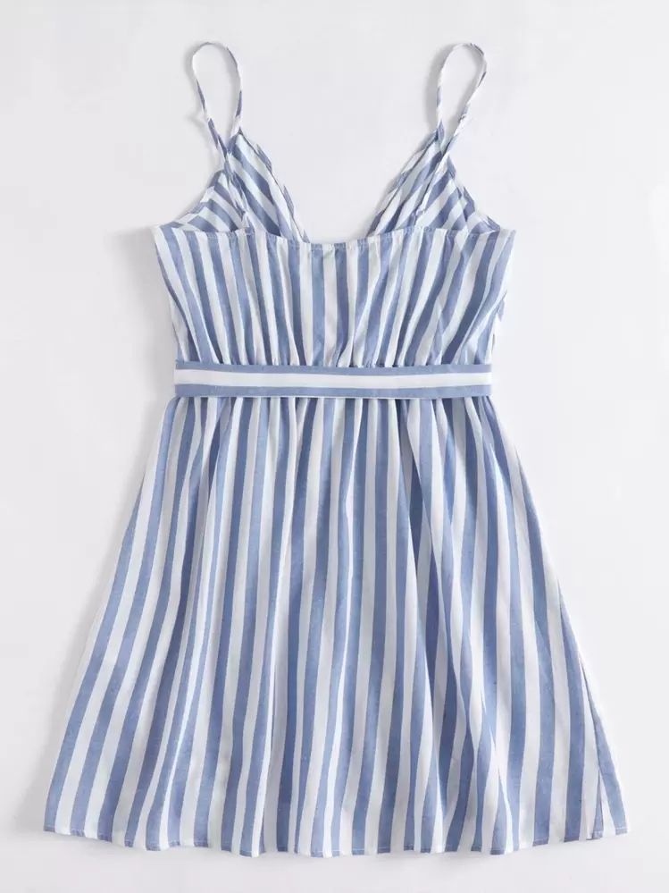 SHEIN Vestido de tirantes de rayas de dos colores con cinturón de cuello cruzado - Azul y blanco - Ver 2