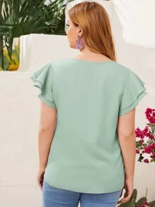 SHEIN Clasi لباس علوي بأكمام رفرف طبقات بعنق مفتوح مقاس كبير