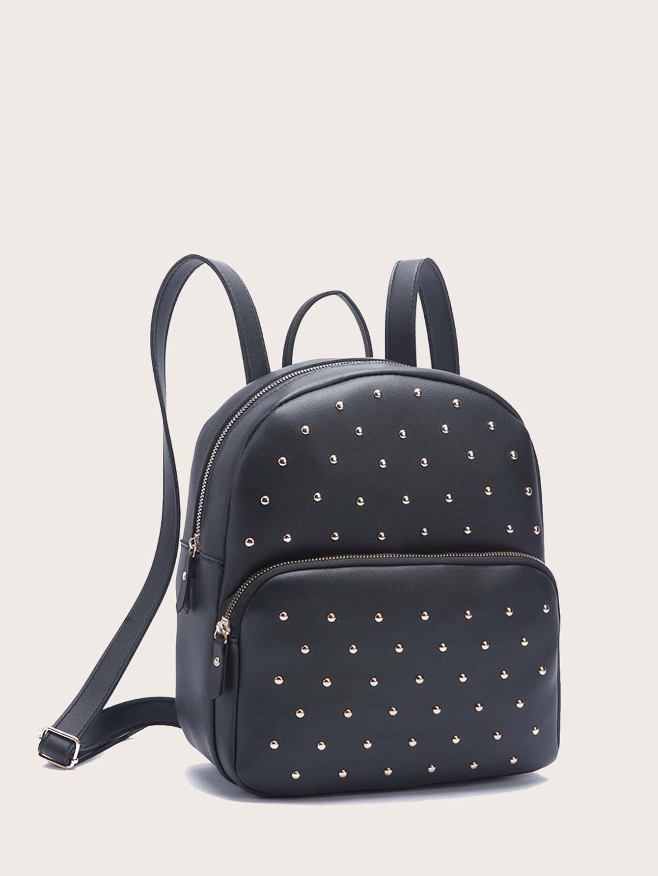 mochila negra tachuelas