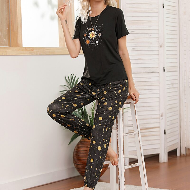 

Daisy Floral And Galaxy Print Pajama Set, Black