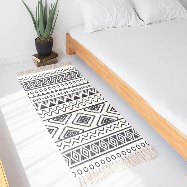 

Geometric Pattern Tassel Carpet, Black and white