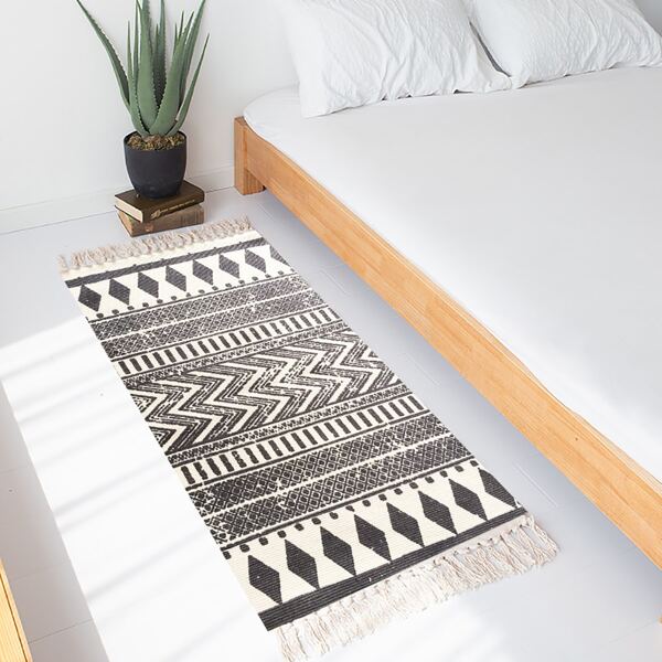 

Geometric Pattern Tassel Carpet, Black and white