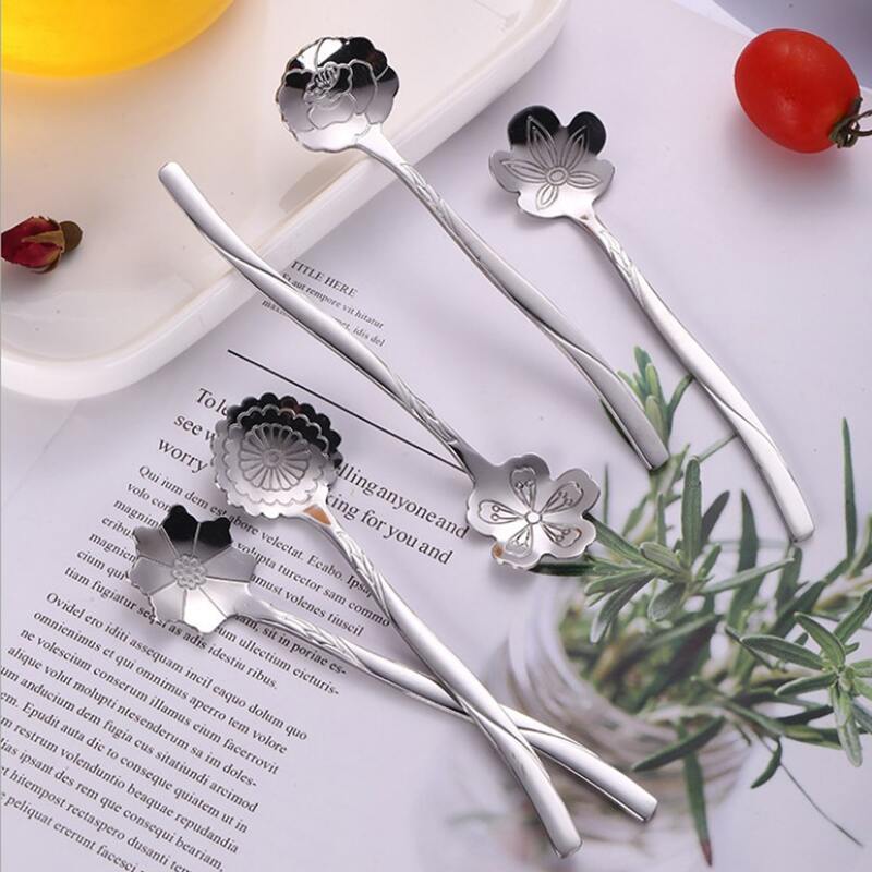 

1pc Flower Shaped Random Spoon, Silver
