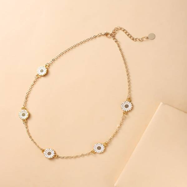 

Daisy Decor Necklace, Gold