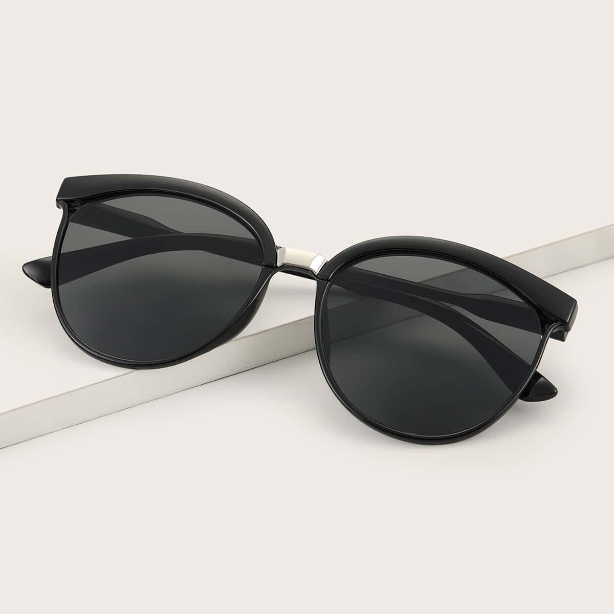 

Round Frame Sunglasses