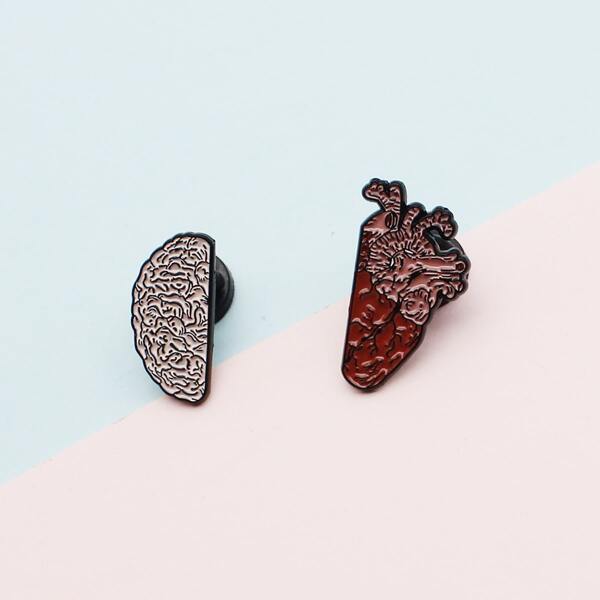 

2pcs Kids Heart Design Brooch, Multicolor